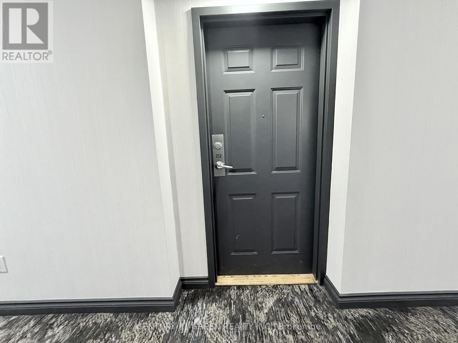 212 - 250 Webb Drive, Mississauga, Ontario  L5B 3Z4 - Photo 4 - W12858056