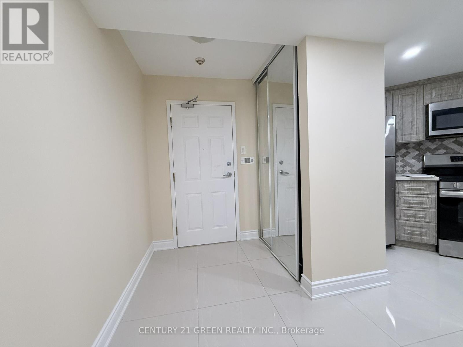 212 - 250 Webb Drive, Mississauga, Ontario  L5B 3Z4 - Photo 5 - W12858056