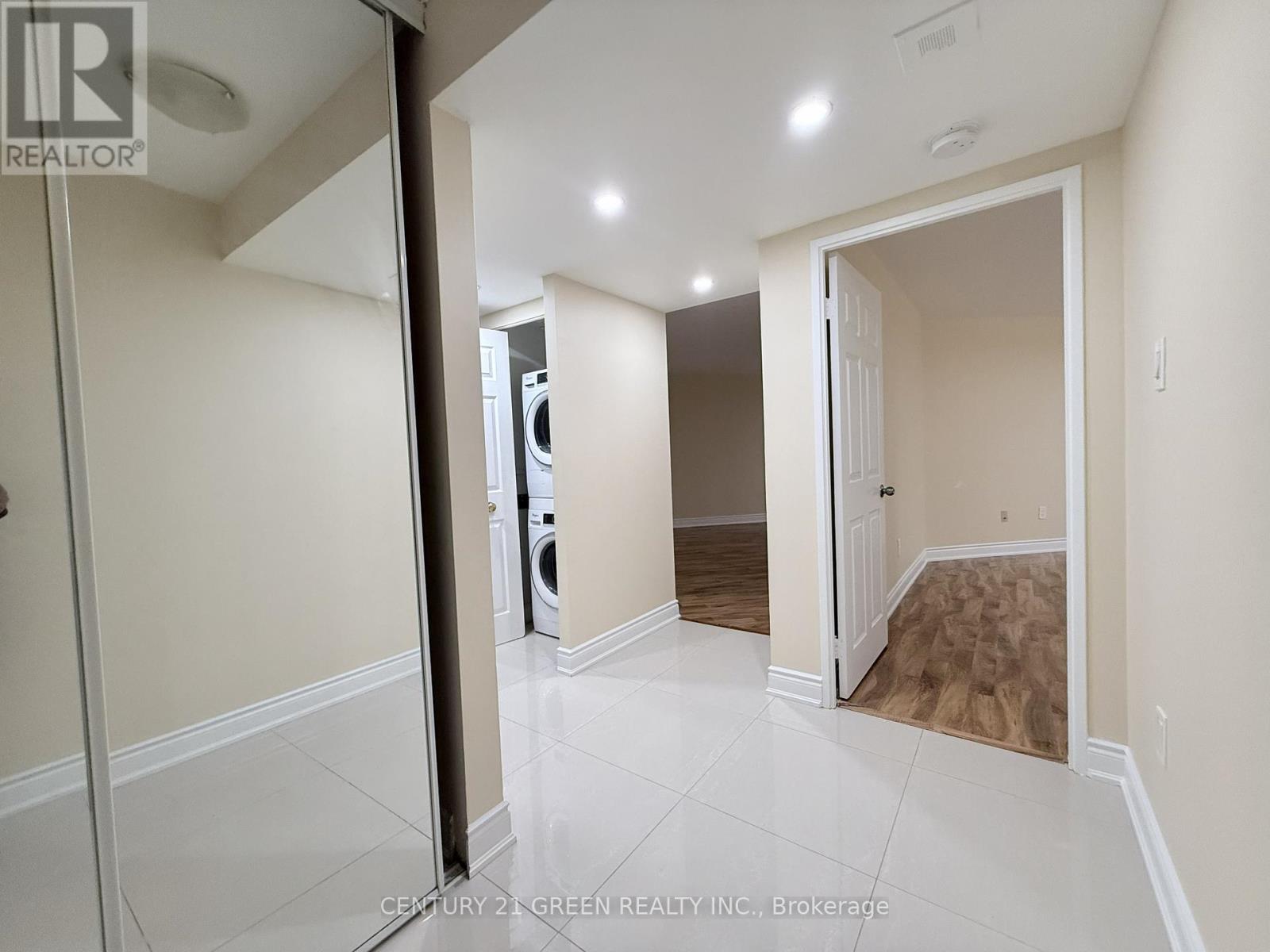 212 - 250 Webb Drive, Mississauga, Ontario  L5B 3Z4 - Photo 6 - W12858056