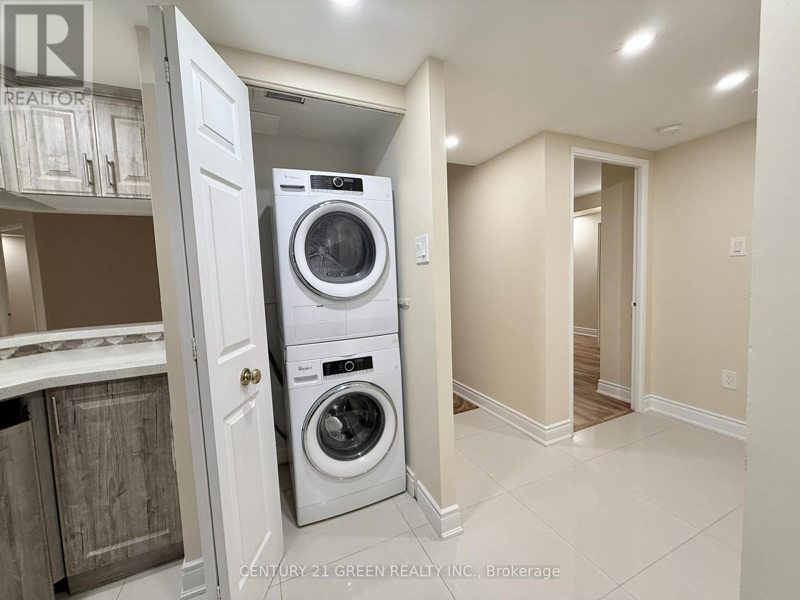 212 - 250 Webb Drive, Mississauga, Ontario  L5B 3Z4 - Photo 8 - W12858056