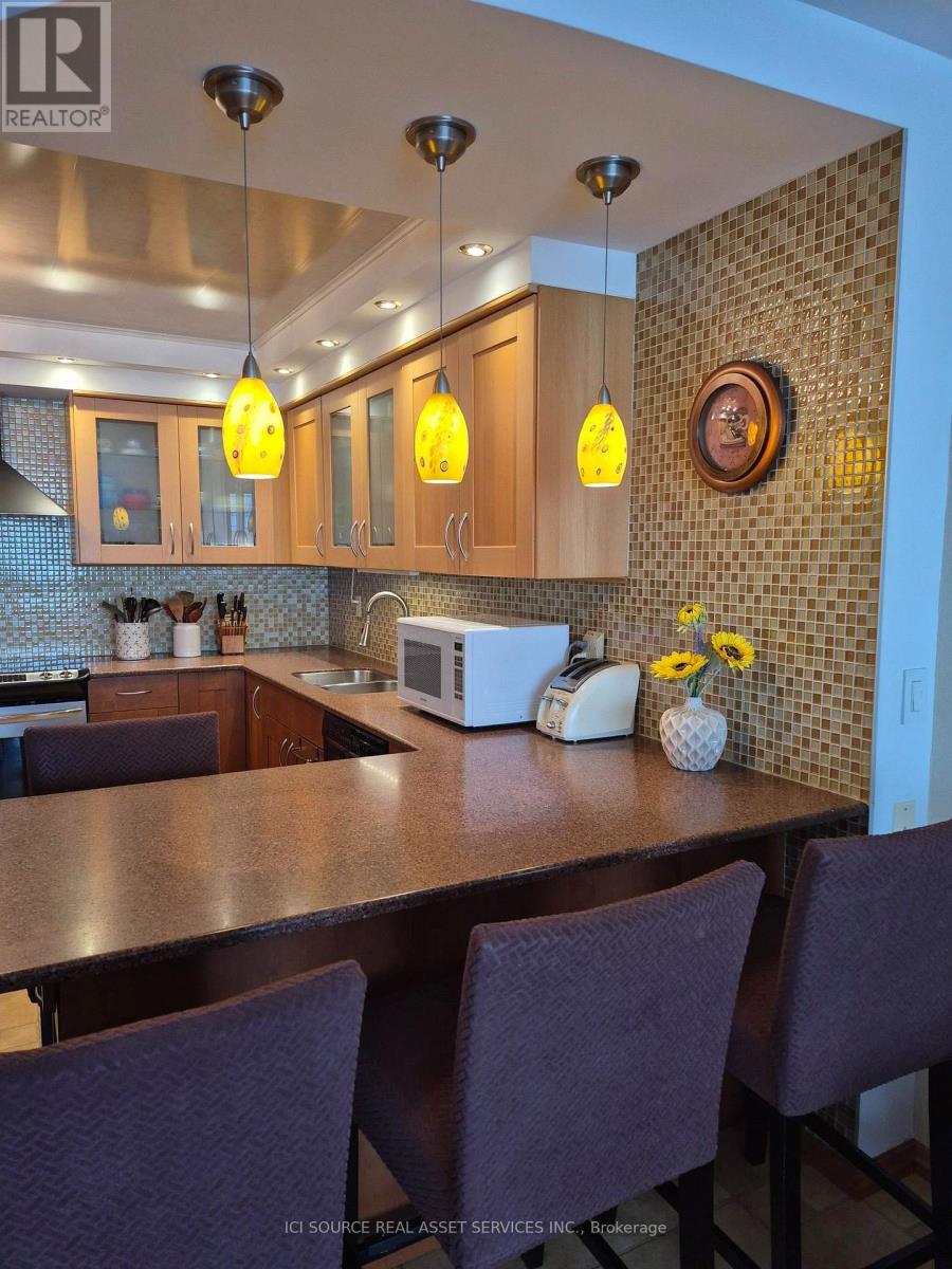 905 - 1270 Maple Crossing Boulevard, Burlington, Ontario  L7S 2J3 - Photo 10 - W12858102