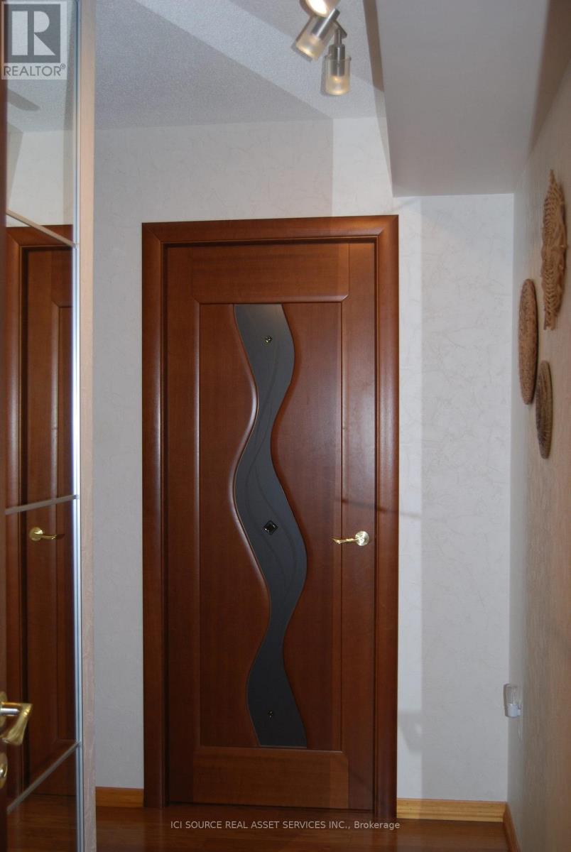 905 - 1270 Maple Crossing Boulevard, Burlington, Ontario  L7S 2J3 - Photo 17 - W12858102