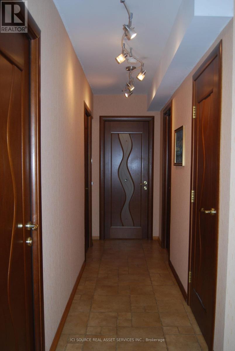 905 - 1270 Maple Crossing Boulevard, Burlington, Ontario  L7S 2J3 - Photo 32 - W12858102