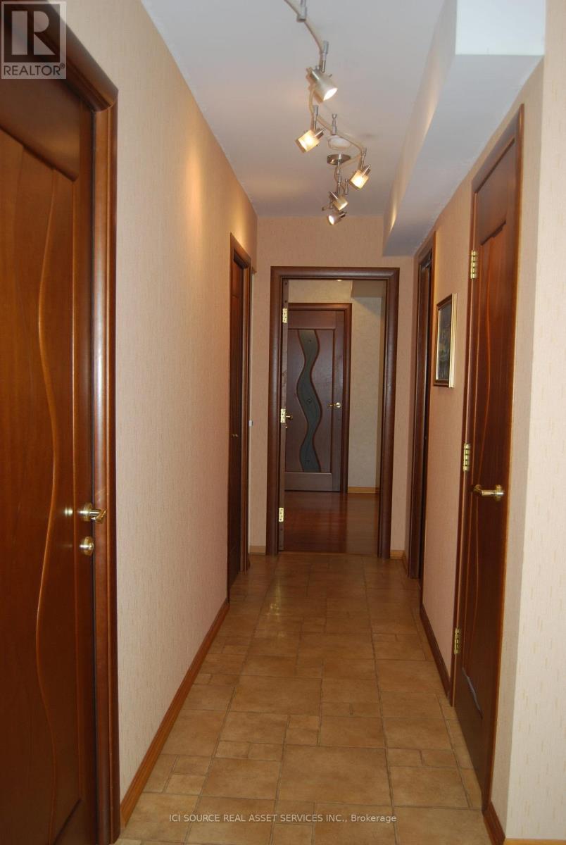 905 - 1270 Maple Crossing Boulevard, Burlington, Ontario  L7S 2J3 - Photo 33 - W12858102