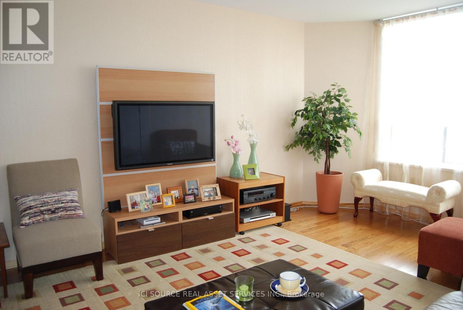 905 - 1270 Maple Crossing Boulevard, Burlington, Ontario  L7S 2J3 - Photo 4 - W12858102