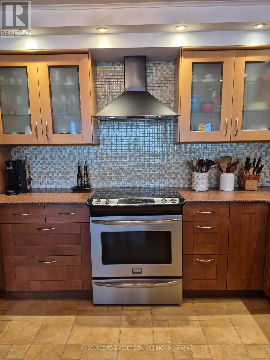 905 - 1270 Maple Crossing Boulevard, Burlington, Ontario  L7S 2J3 - Photo 8 - W12858102