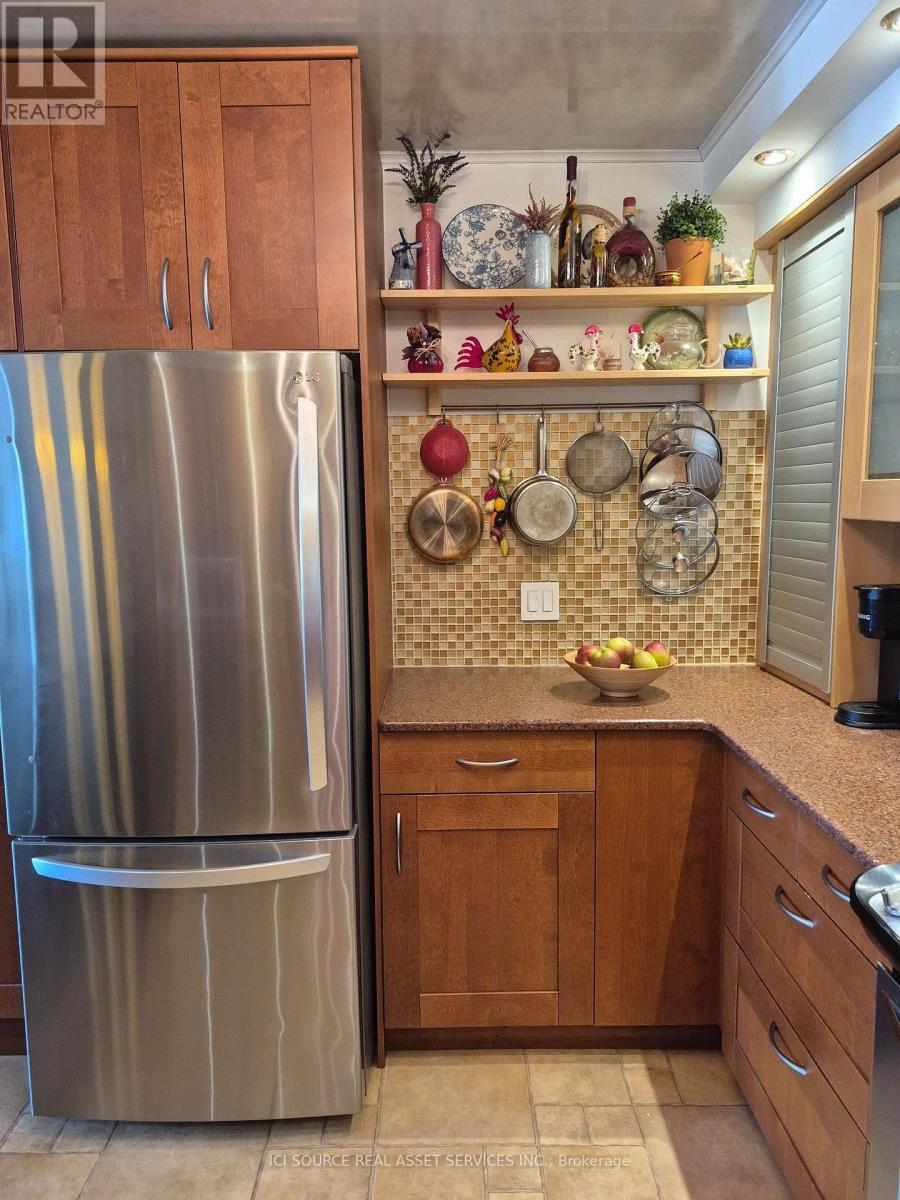 905 - 1270 Maple Crossing Boulevard, Burlington, Ontario  L7S 2J3 - Photo 9 - W12858102