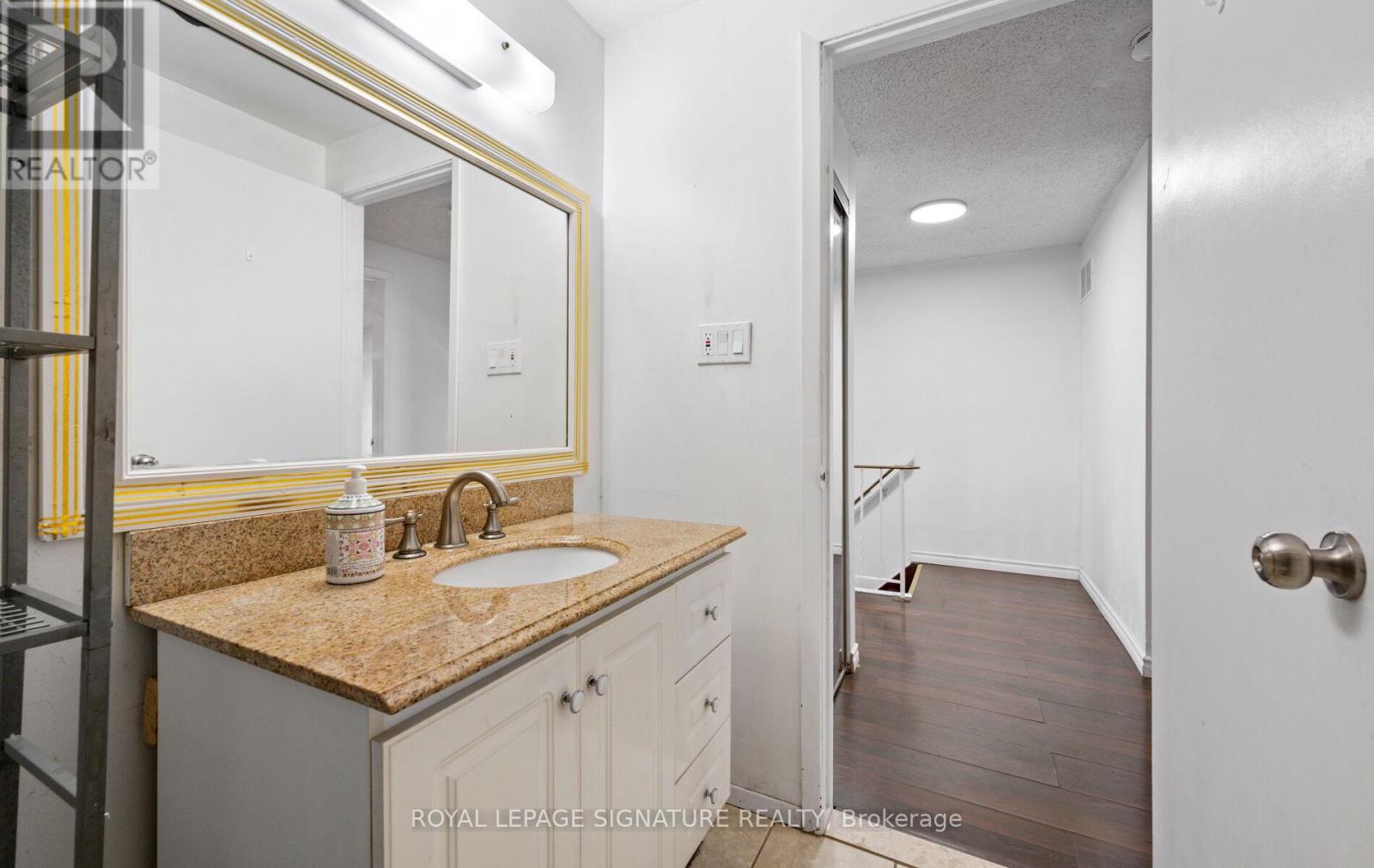 2 - 262 Kenora Avenue, Hamilton, Ontario  L8E 3Y3 - Photo 39 - X12858052