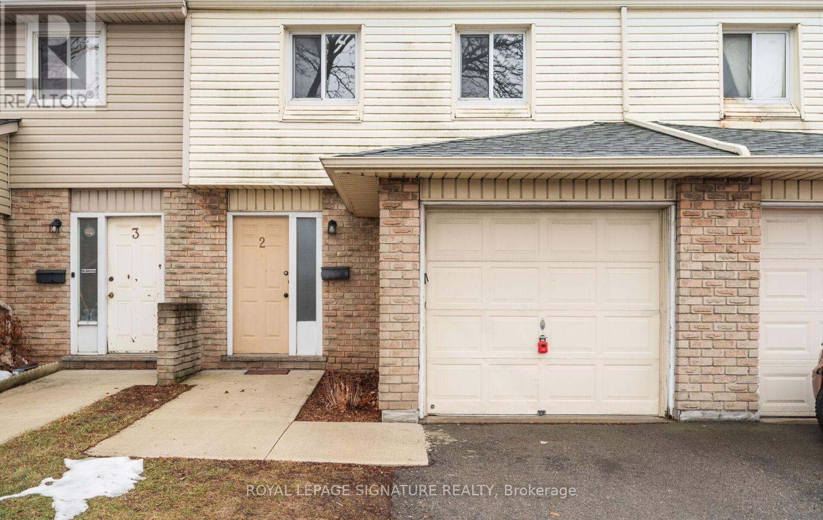 2 - 262 Kenora Avenue, Hamilton, Ontario  L8E 3Y3 - Photo 4 - X12858052