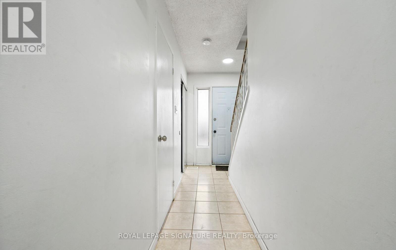 2 - 262 Kenora Avenue, Hamilton, Ontario  L8E 3Y3 - Photo 7 - X12858052