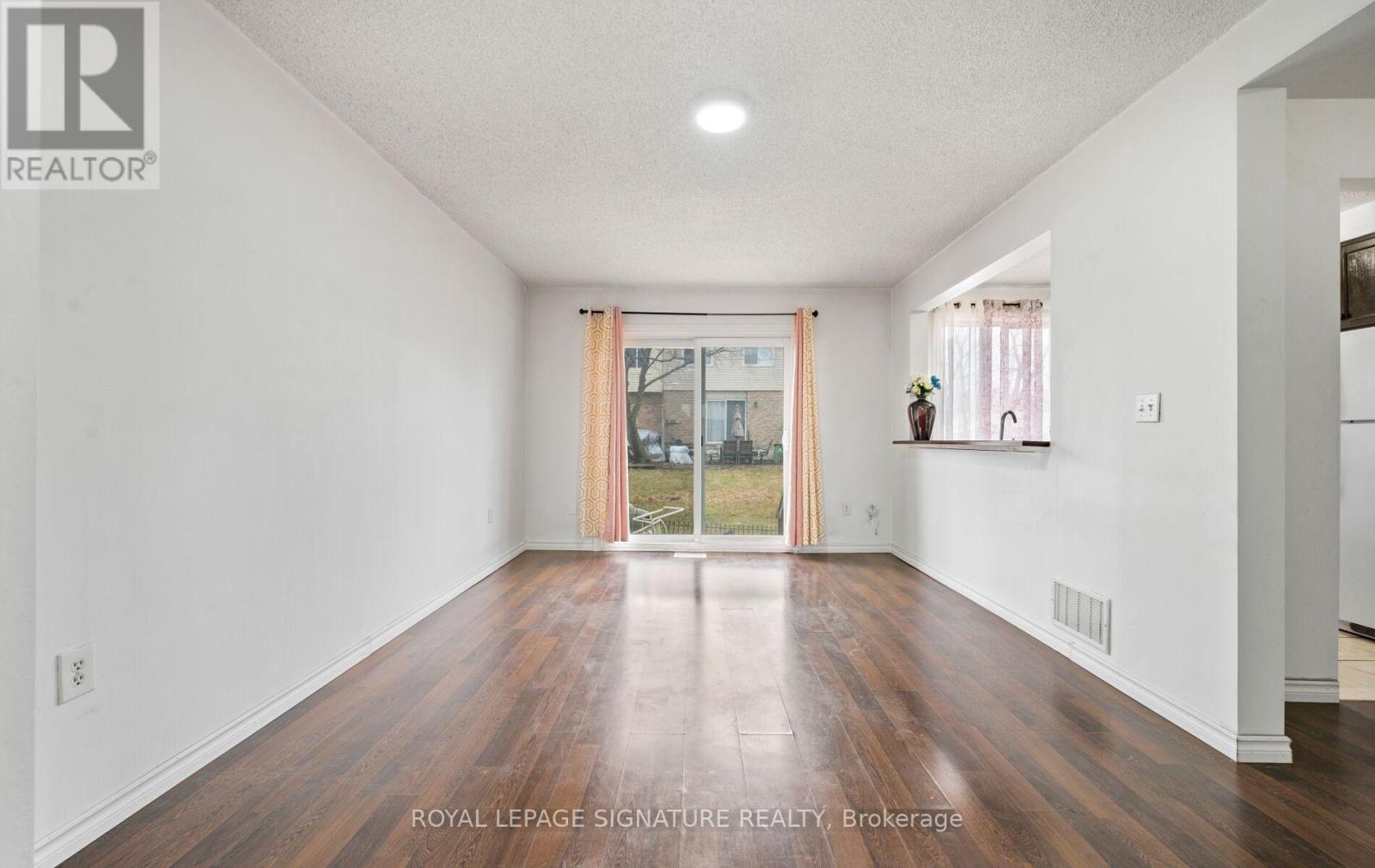 2 - 262 Kenora Avenue, Hamilton, Ontario  L8E 3Y3 - Photo 8 - X12858052