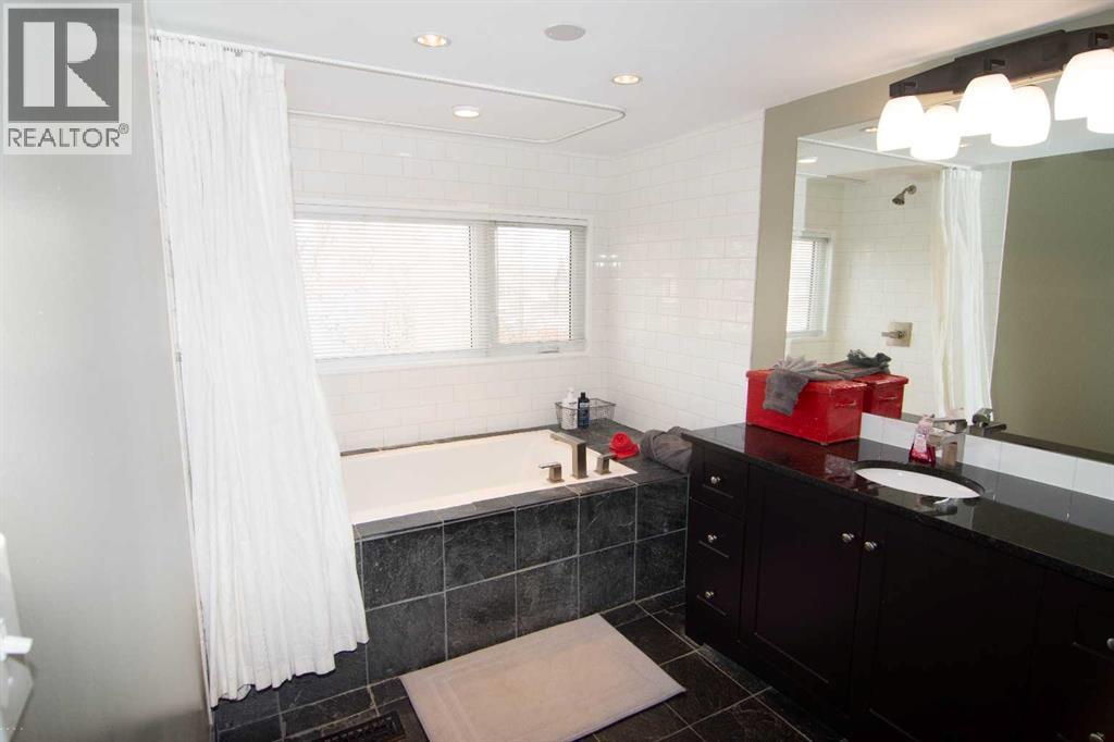 1139 Lake Sylvan Drive Se, Calgary, Alberta  T2J 2P9 - Photo 36 - A2290254