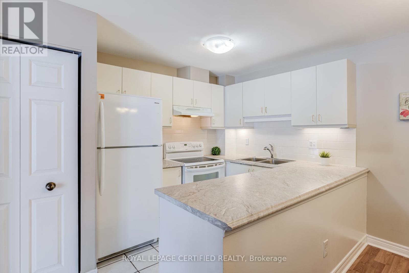 801 - 4140 Foxwood Drive, Burlington, Ontario  L7M 4R4 - Photo 12 - W12852506