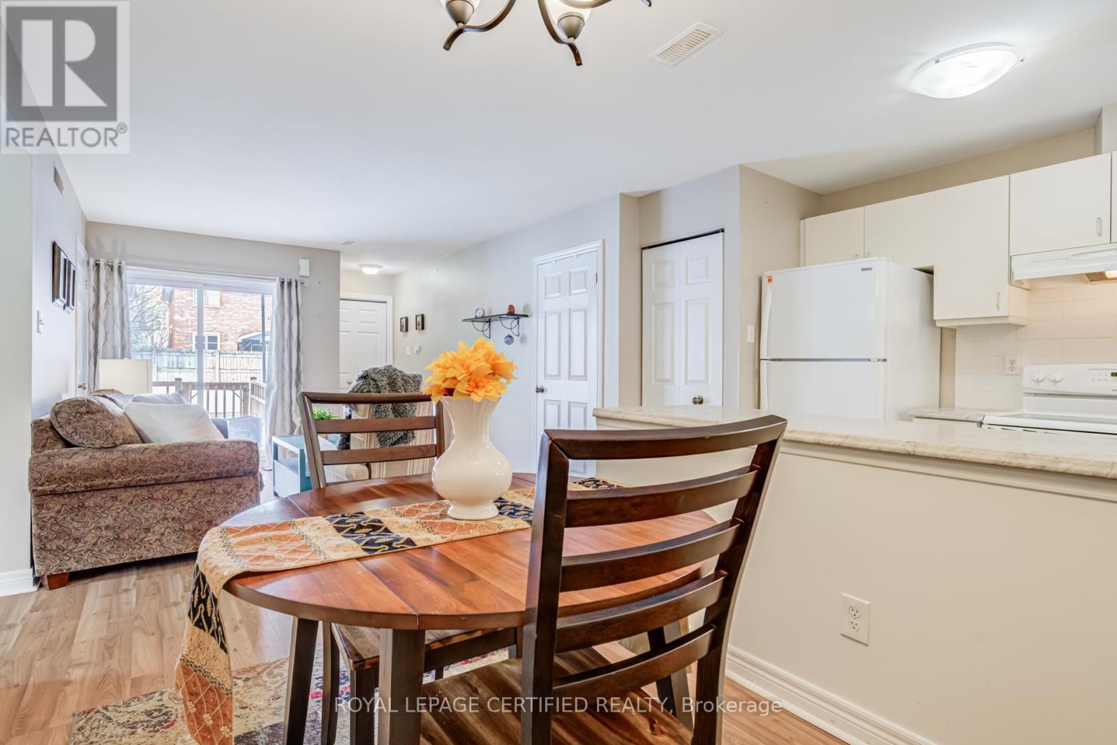 801 - 4140 Foxwood Drive, Burlington, Ontario  L7M 4R4 - Photo 9 - W12852506