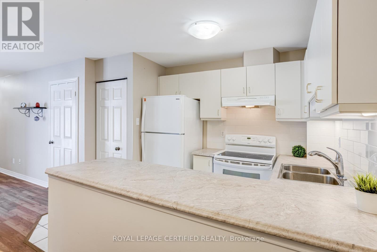 801 - 4140 Foxwood Drive, Burlington, Ontario  L7M 4R4 - Photo 11 - W12852506