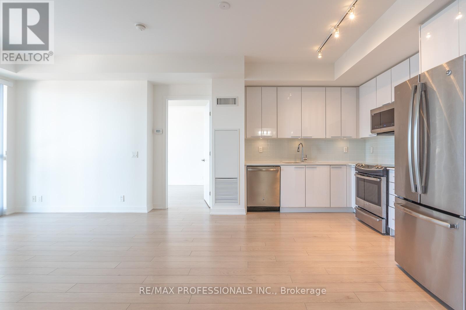 1110 - 10 Park Lawn Road, Toronto, Ontario  M8V 0H9 - Photo 3 - W12857982