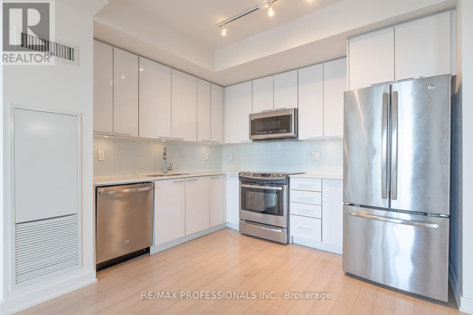 1110 - 10 Park Lawn Road, Toronto, Ontario  M8V 0H9 - Photo 4 - W12857982