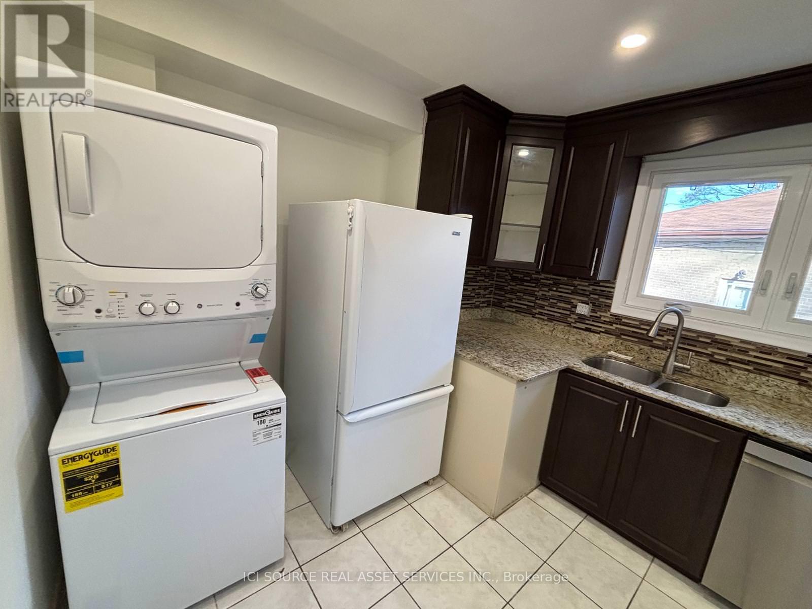 Main Floor - 52 Pinemore Crescent, Toronto, Ontario  M3A 1W6 - Photo 11 - C12858160