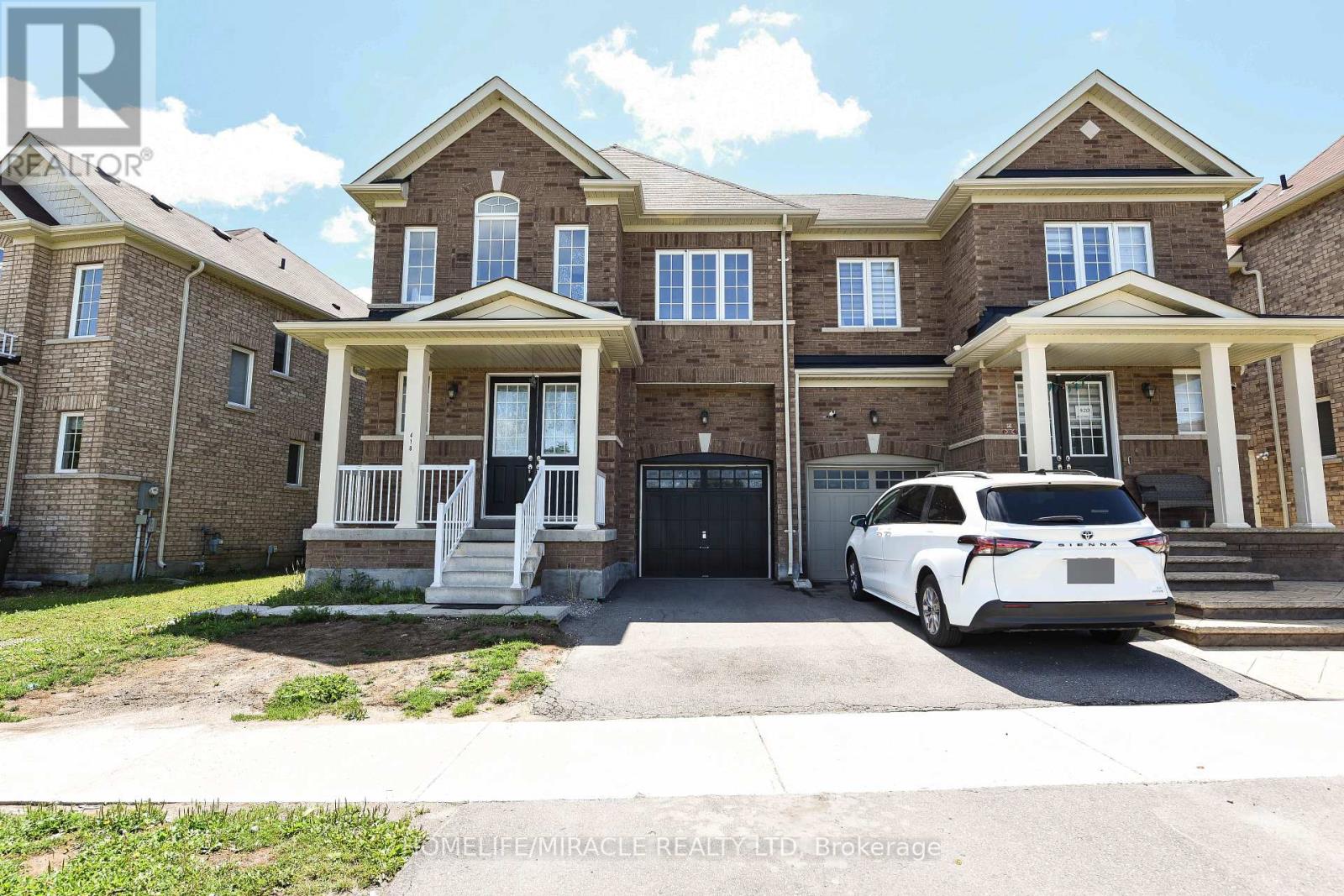 418 ROYAL WEST DRIVE, Brampton, Ontario