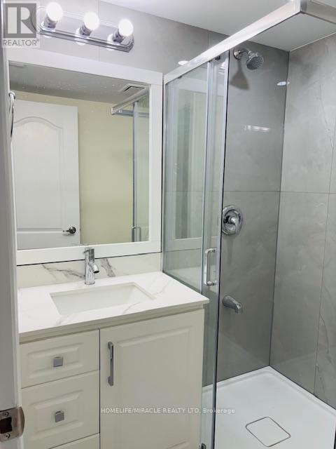 418 Royal West Drive, Brampton, Ontario  L6X 5K1 - Photo 15 - W12858146