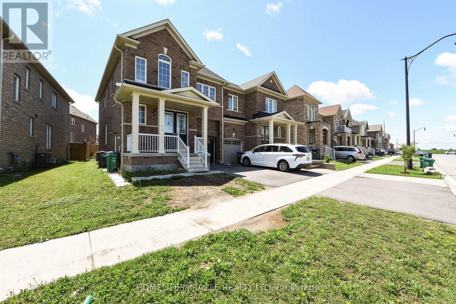 418 Royal West Drive, Brampton, Ontario  L6X 5K1 - Photo 6 - W12858146