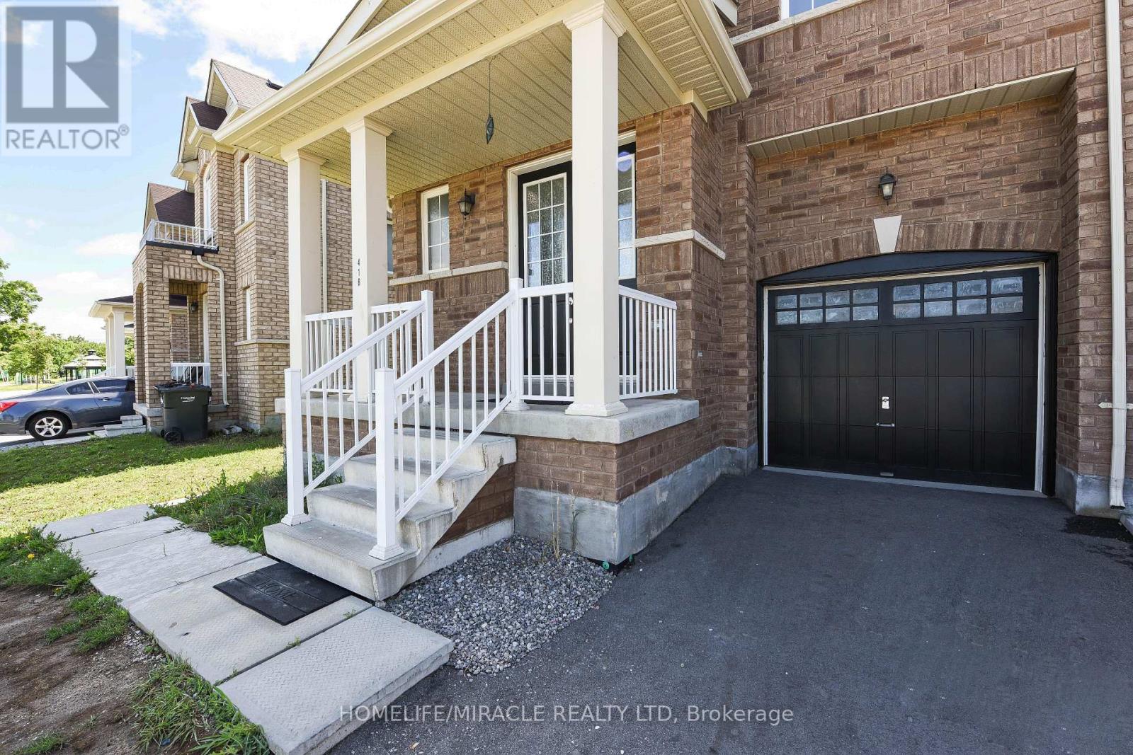 418 Royal West Drive, Brampton, Ontario  L6X 5K1 - Photo 8 - W12858146