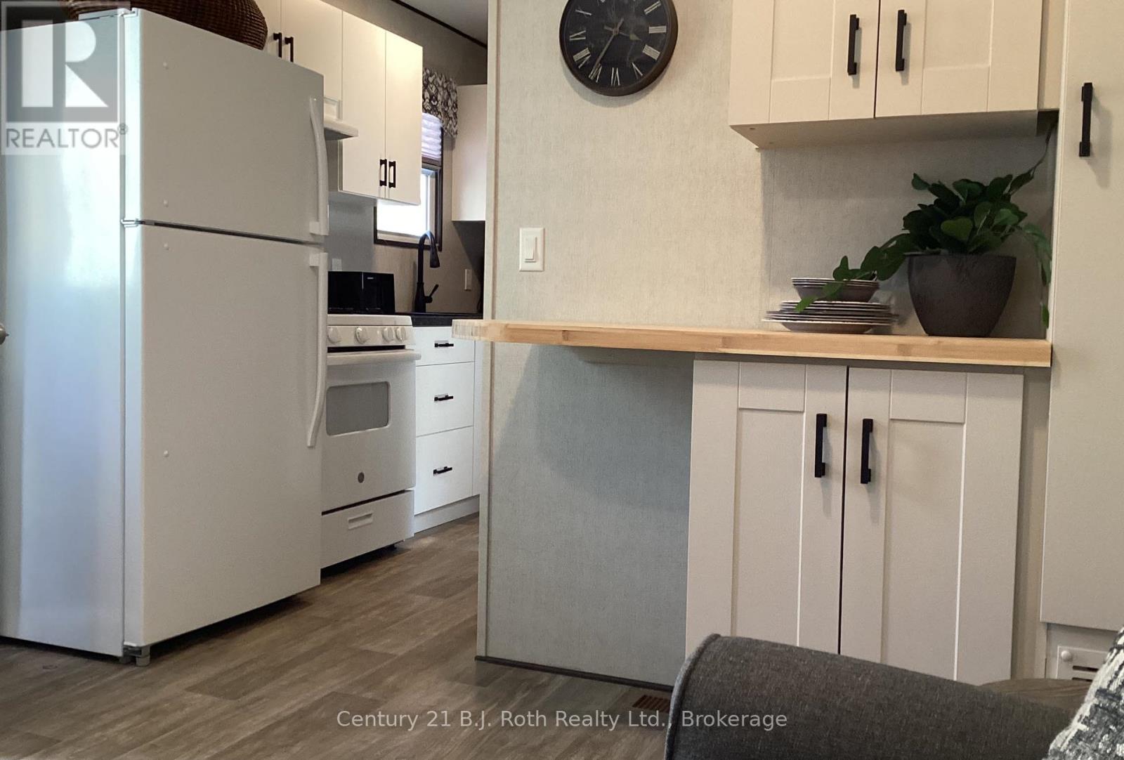 719 Poplar Crescent, Bracebridge, Ontario  P1L 1W9 - Photo 3 - X12858234