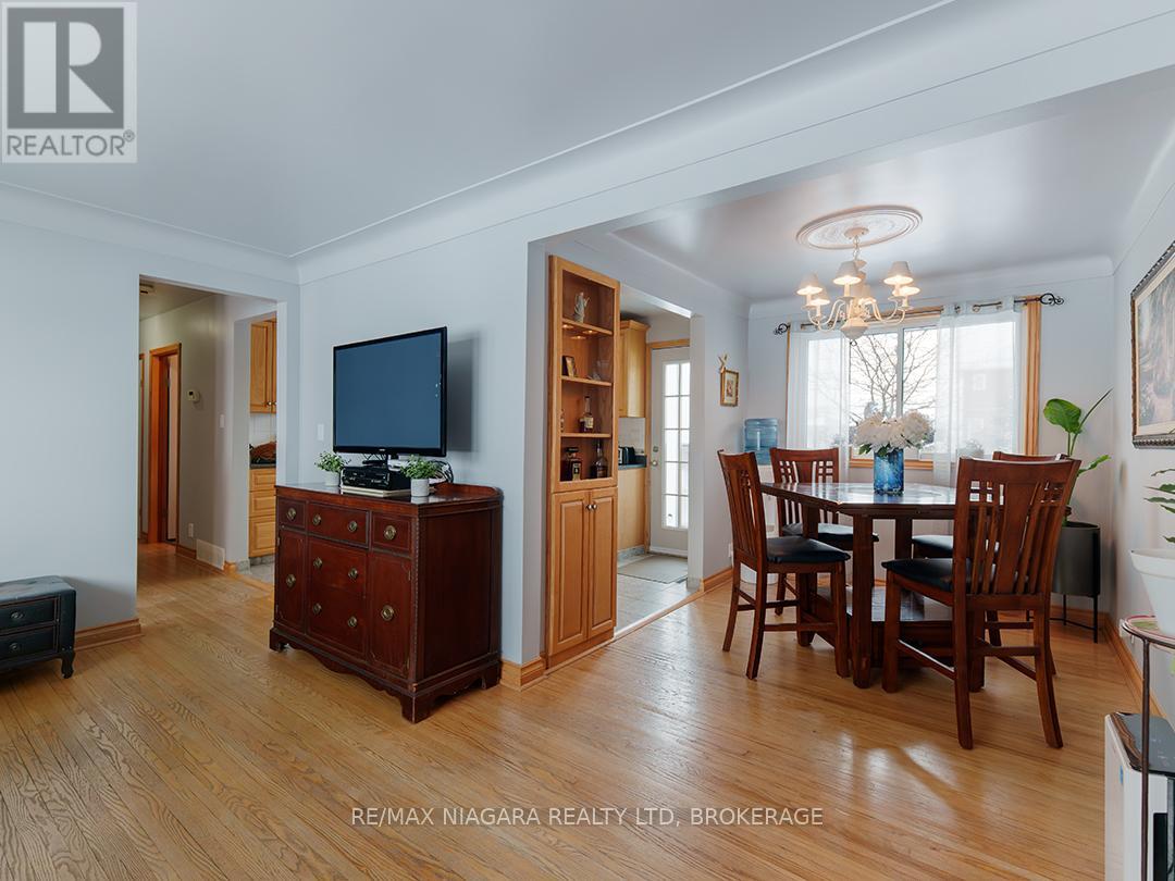 251 Clarke Street, Port Colborne, Ontario  L3K 2G7 - Photo 5 - X12744020