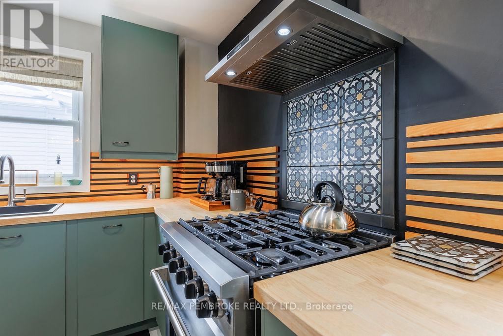 358 Trafalgar Road, Pembroke, Ontario  K8A 5A9 - Photo 10 - X12858164