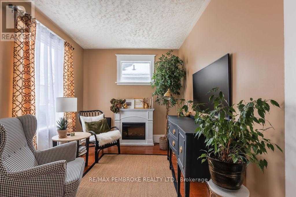 358 Trafalgar Road, Pembroke, Ontario  K8A 5A9 - Photo 14 - X12858164