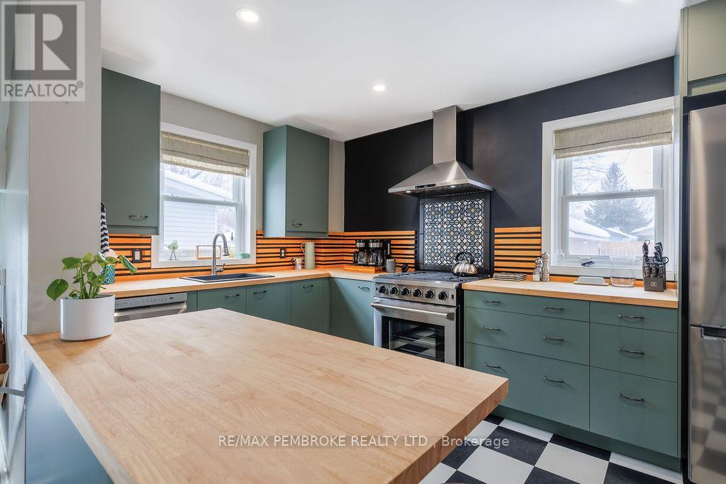 358 Trafalgar Road, Pembroke, Ontario  K8A 5A9 - Photo 4 - X12858164