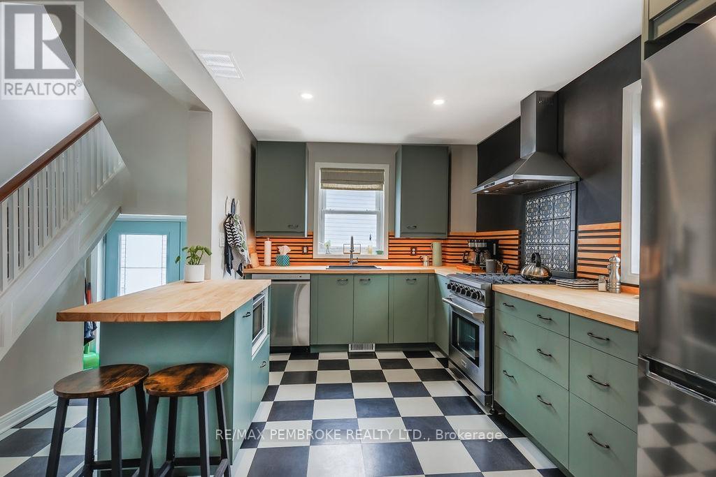 358 Trafalgar Road, Pembroke, Ontario  K8A 5A9 - Photo 8 - X12858164