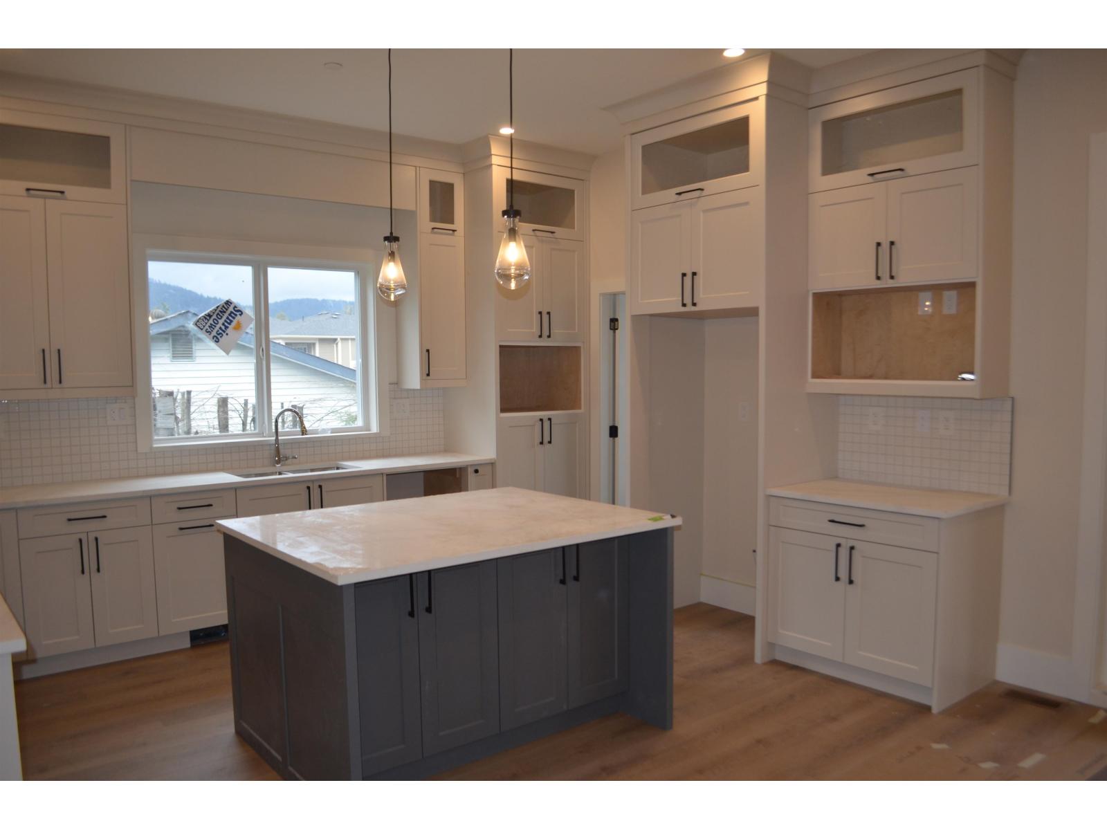 8512 Nottman Street, Mission, British Columbia V2V 3W4 - Photo 6 - R3090145