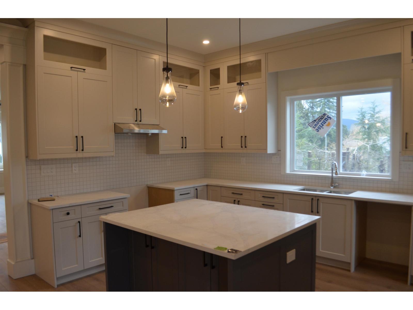 8512 Nottman Street, Mission, British Columbia V2V 3W4 - Photo 7 - R3090145