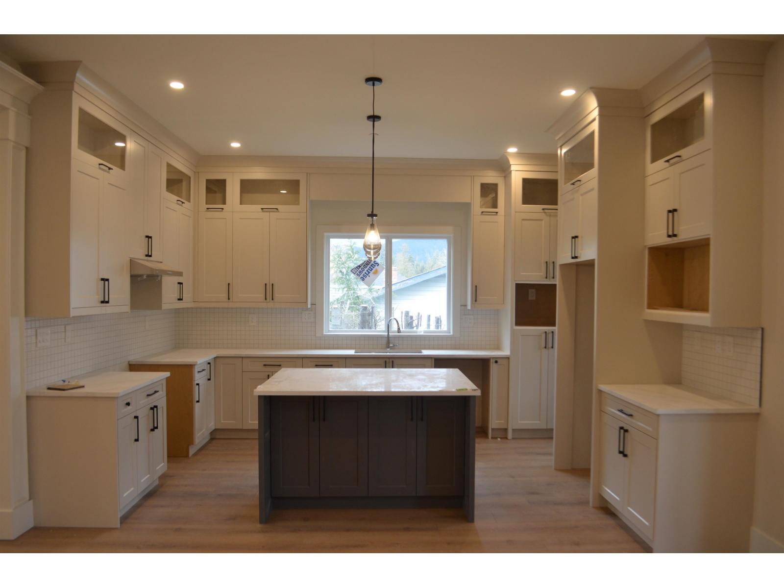 8512 Nottman Street, Mission, British Columbia V2V 3W4 - Photo 2 - R3090145