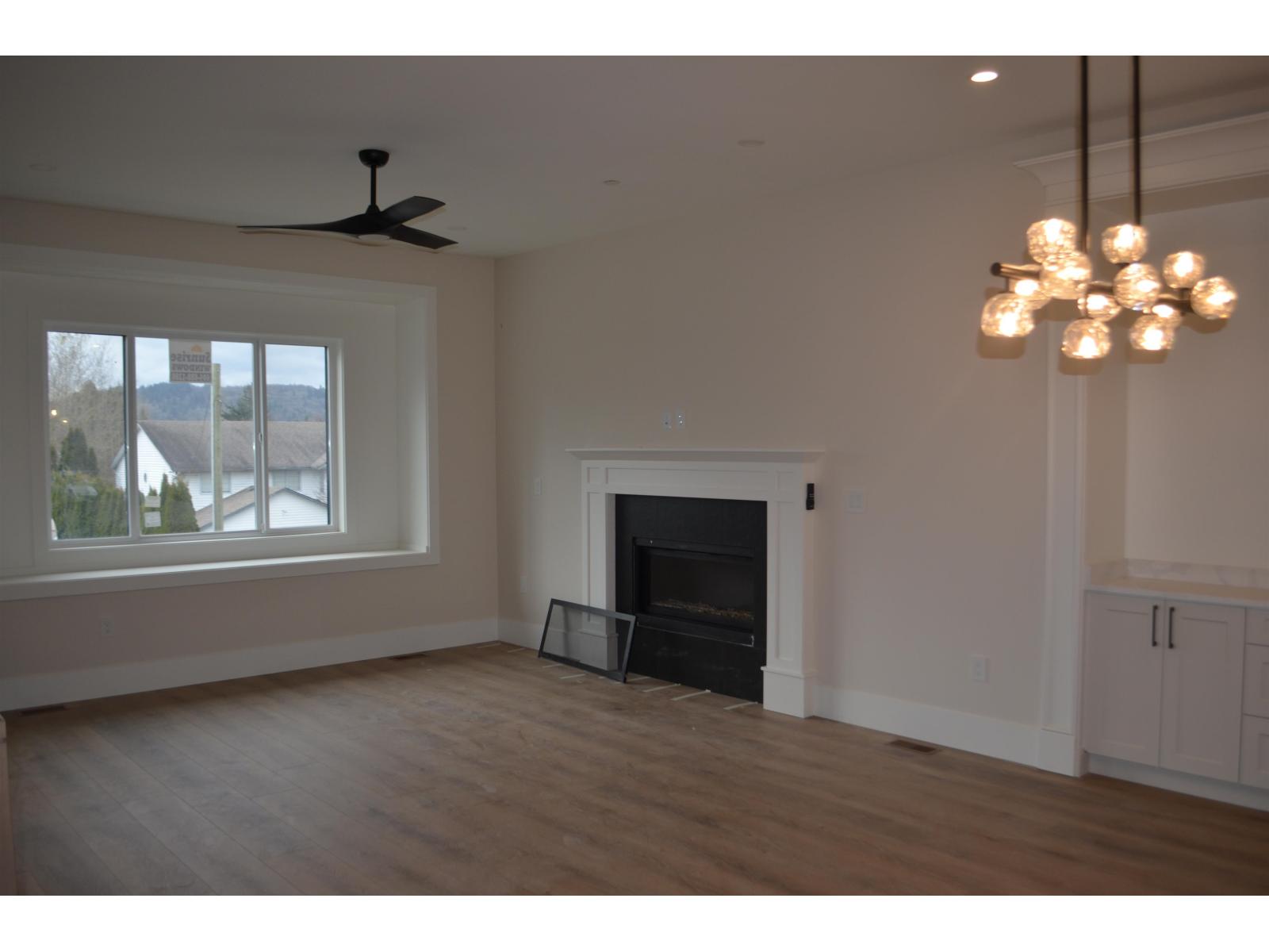 8512 Nottman Street, Mission, British Columbia V2V 3W4 - Photo 3 - R3090145