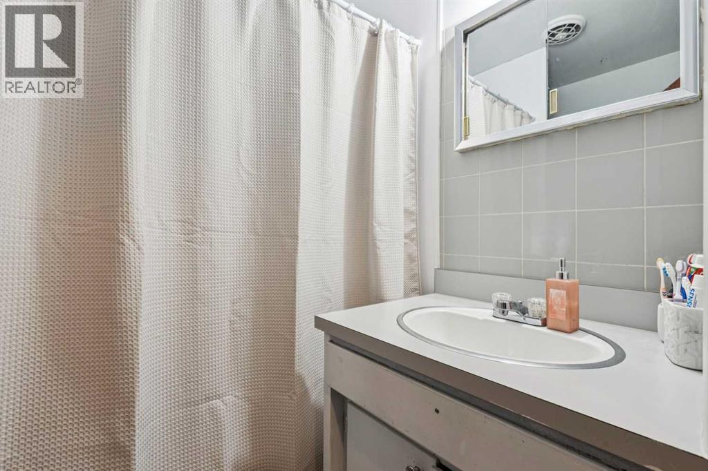 633 37 Street Sw, Calgary, Alberta  T3C 1R8 - Photo 12 - A2291409