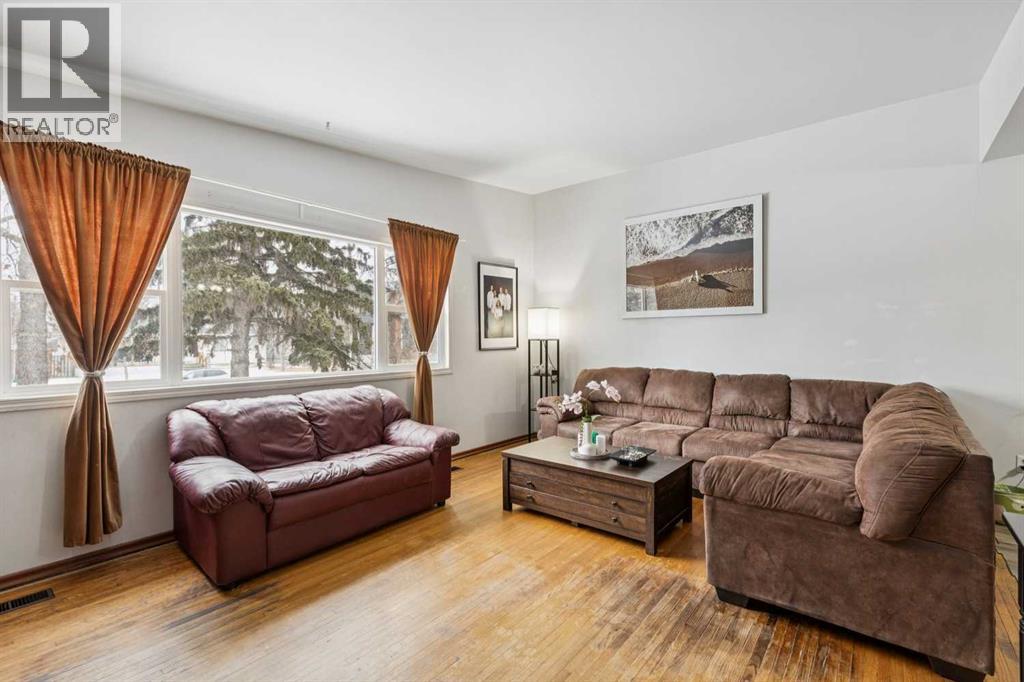 633 37 Street Sw, Calgary, Alberta  T3C 1R8 - Photo 2 - A2291409