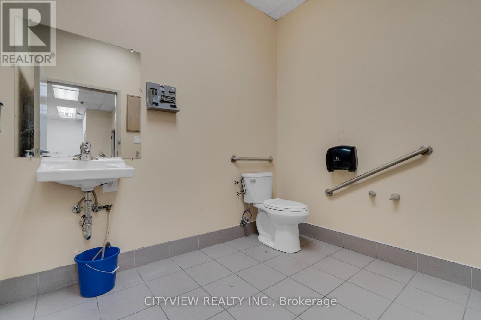 756 Yonge Street, Toronto, Ontario  M4Y 2B6 - Photo 36 - C12858176