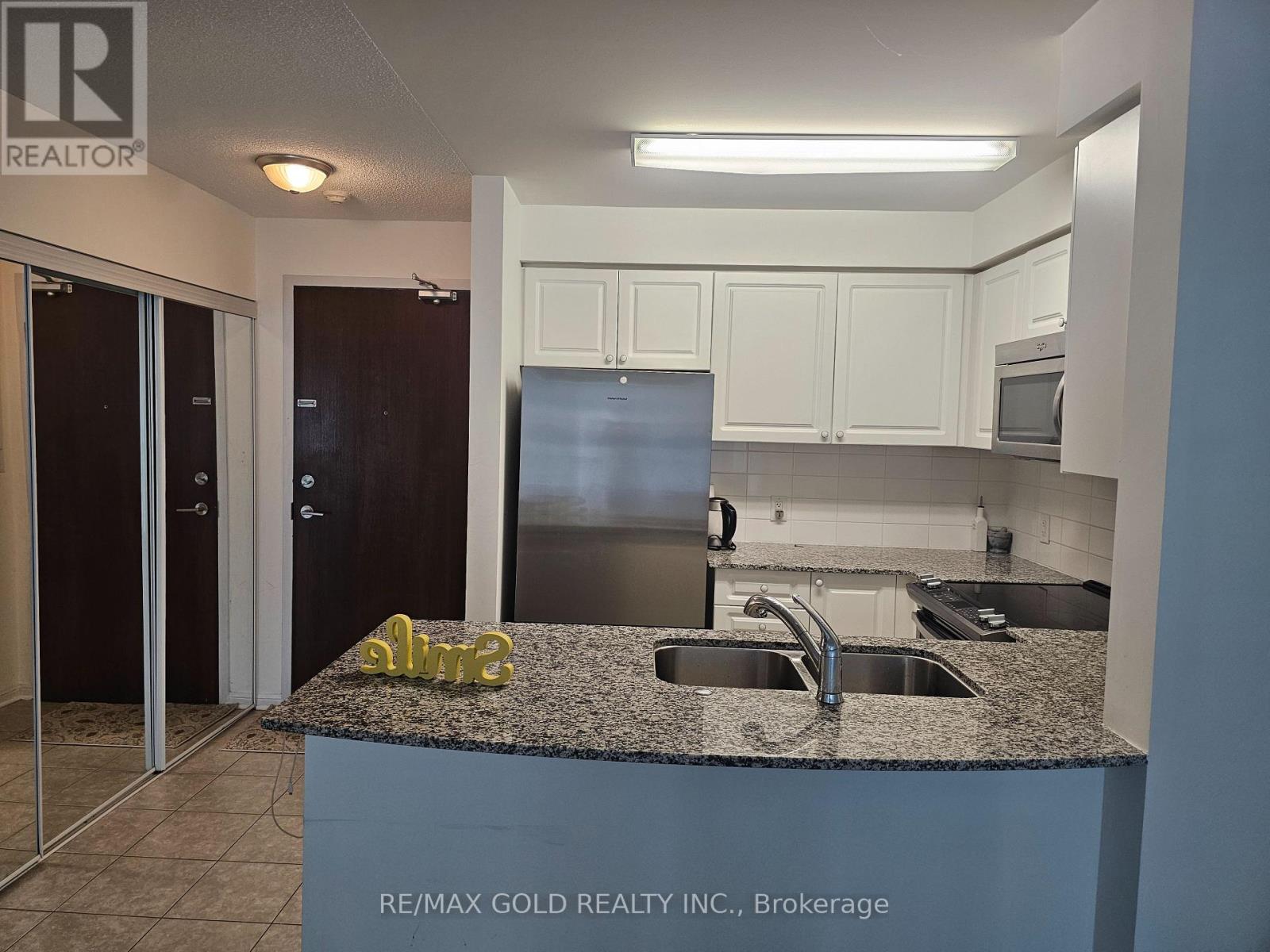 116 - 50 Via Rosedale Way, Brampton, Ontario  L6R 3Z7 - Photo 5 - W12858218