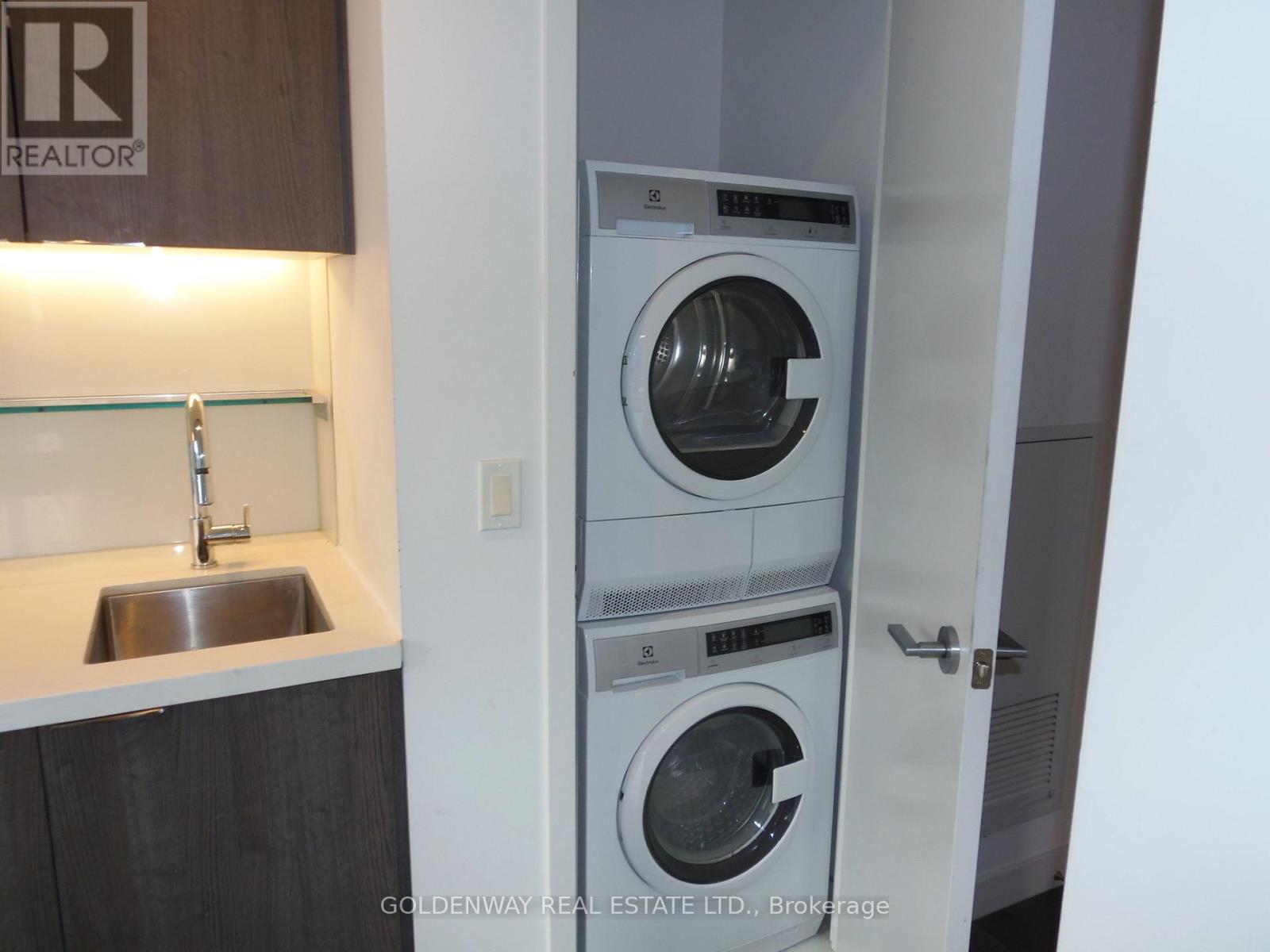 1711 - 215 Queen Street W, Toronto, Ontario  M5V 0P5 - Photo 8 - C12845852