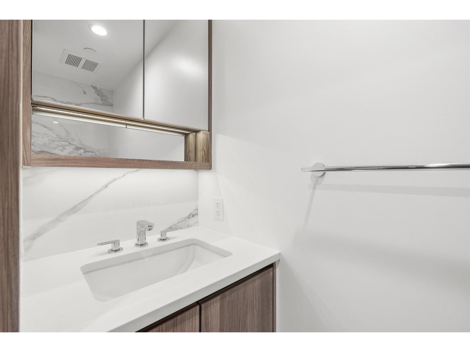 Th4 13778 100th Avenue, Surrey, British Columbia  V3T 0V2 - Photo 7 - R3096329