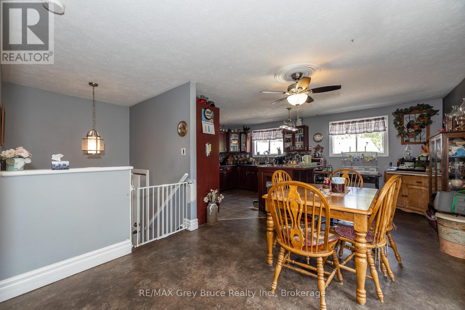 201 Division Street, Georgian Bluffs, Ontario  N0H 2K0 - Photo 10 - X12858304