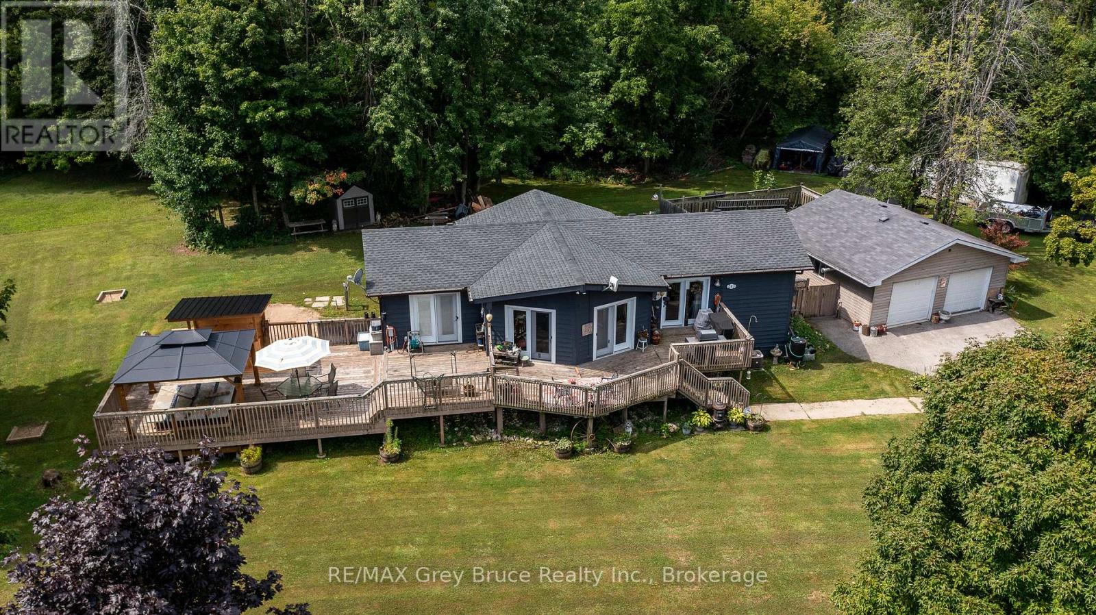 201 Division Street, Georgian Bluffs, Ontario  N0H 2K0 - Photo 3 - X12858304