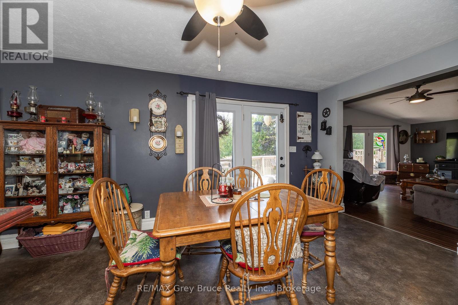 201 Division Street, Georgian Bluffs, Ontario  N0H 2K0 - Photo 9 - X12858304