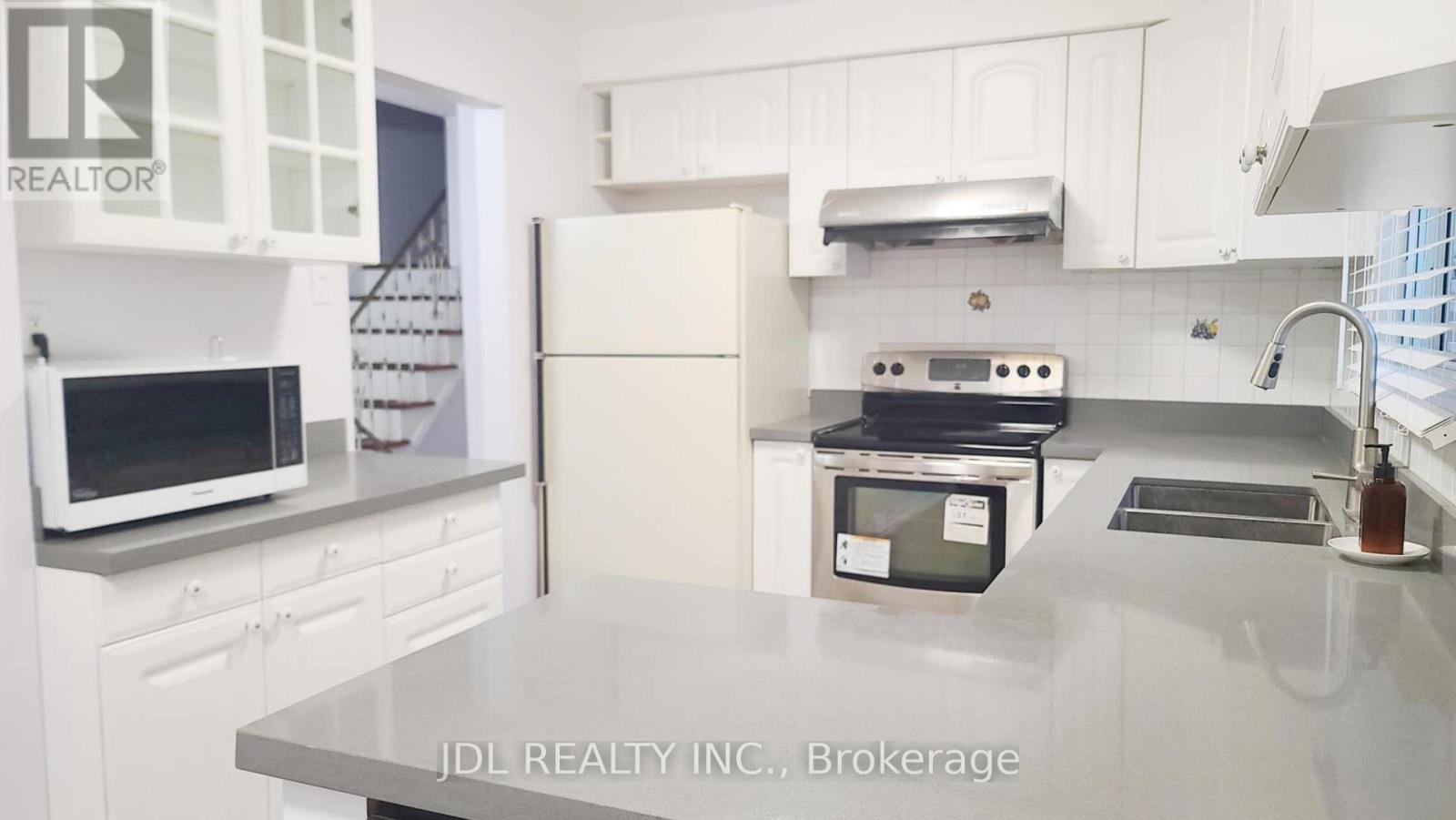 4 Lowbank Court, Toronto, Ontario  M2M 3A4 - Photo 12 - C12857404