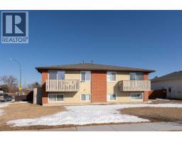 2, 29 Meadowlark Boulevard N, Lethbridge, Alberta