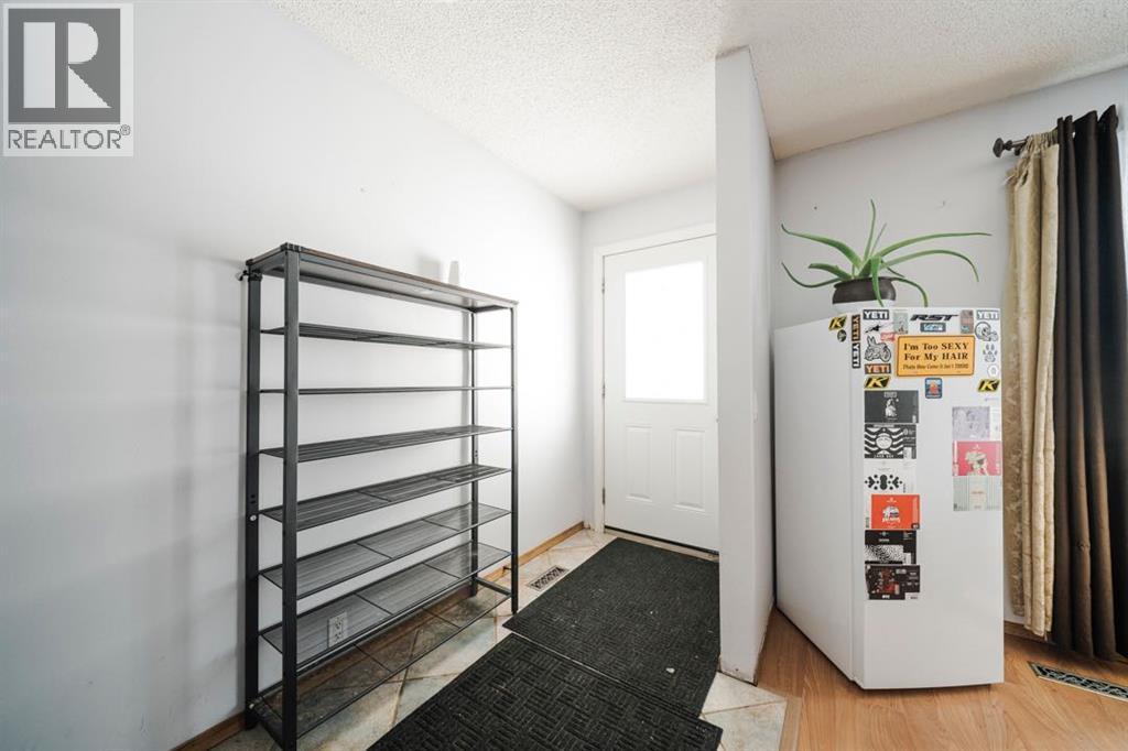 181 Windsor Drive, Fort Mcmurray, Alberta  T9H 4R1 - Photo 2 - A2290412