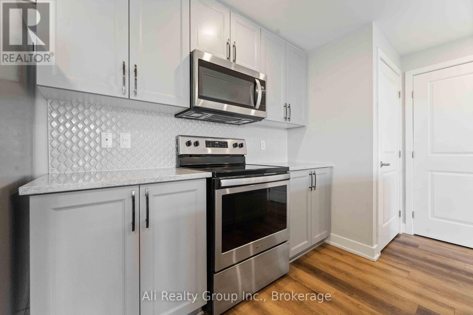 147 Fairweather Street, Ottawa, Ontario  K1T 0M8 - Photo 12 - X12858340