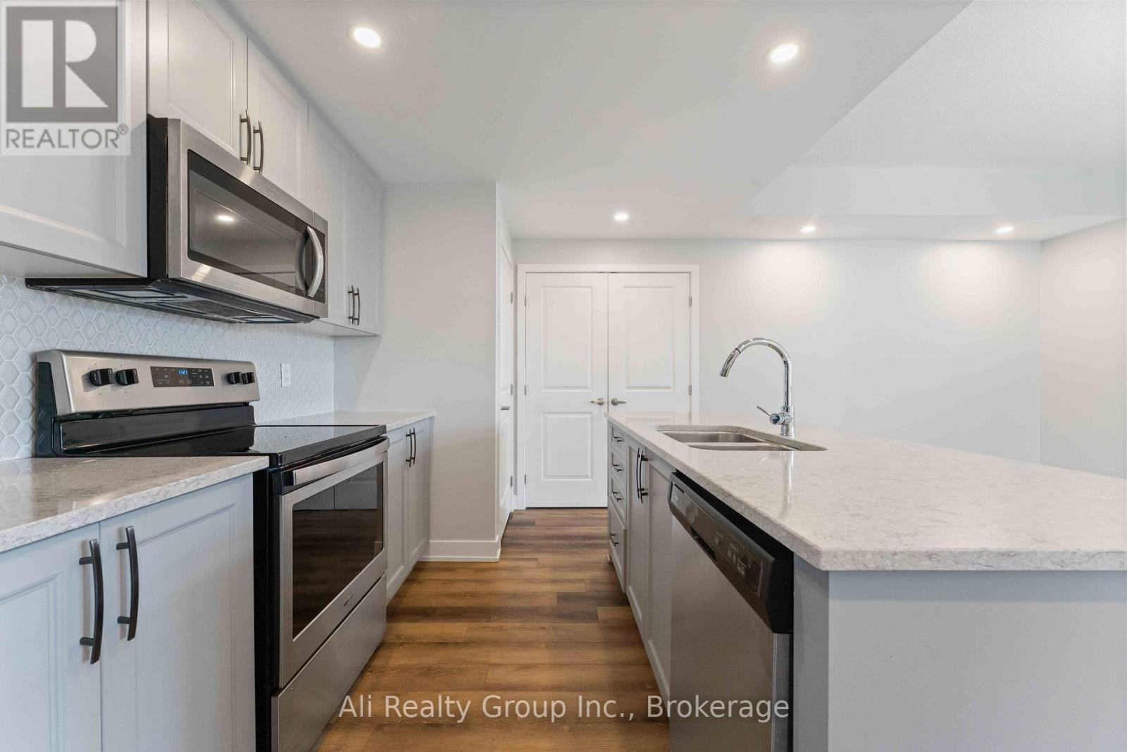 147 Fairweather Street, Ottawa, Ontario  K1T 0M8 - Photo 13 - X12858340